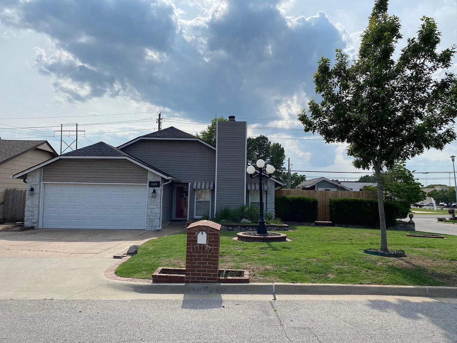 3 bed, 1374 sqft, $1,695 — Photo 1