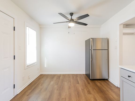4th image of 929 Cantwell St #6