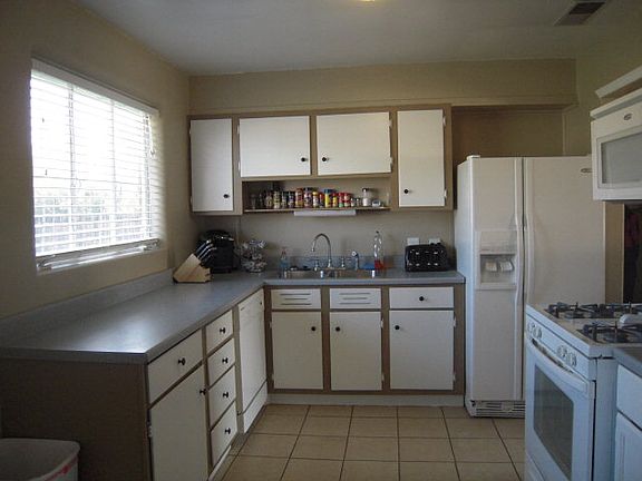4th image of 3912 Roosevelt Dr