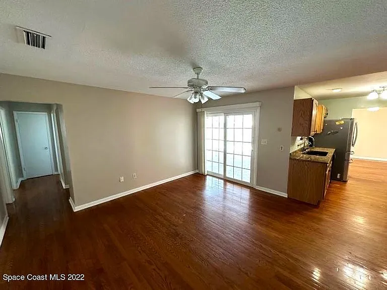 1660 Neptune Dr — Photo 7