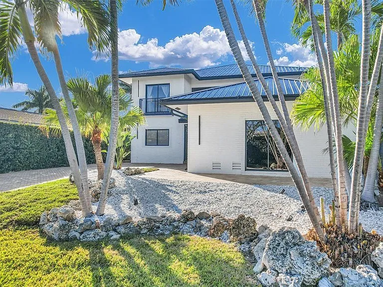 319 S Riverside Dr — Photo 62