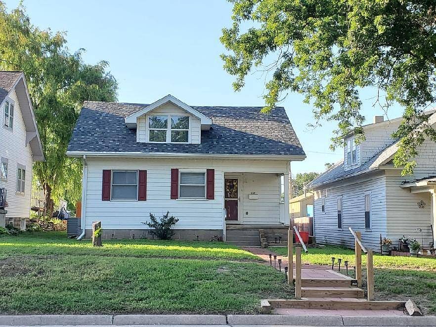 1st image of 117 W 11th St