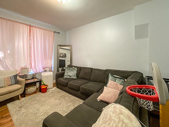 5th image of 3916 W Arthington St