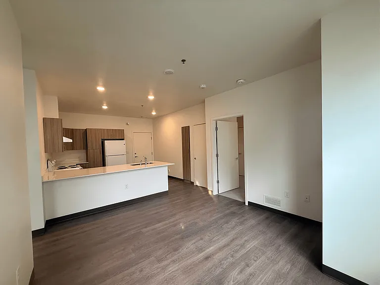 Gateway Village Apartments — Photo 5