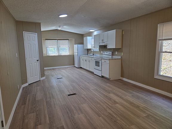 3rd image of 24 Raspberry Ridge Rd