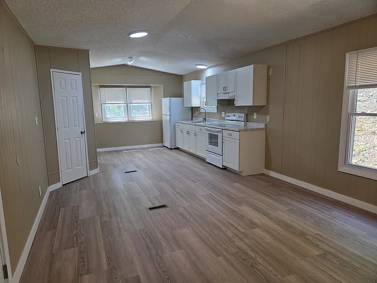 24 Raspberry Ridge Rd — Photo 3