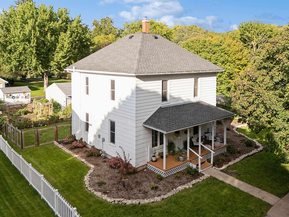 1st image of 718 Decorah Ave
