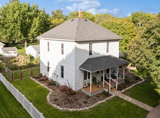 718 Decorah Ave, Decorah, IA 52101