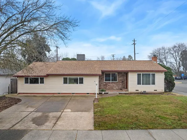 741 W D Street S, Dixon, CA 95620