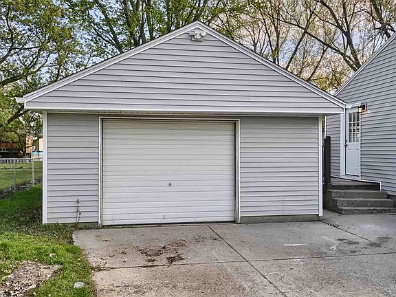 3rd image of 7108 Houghton Dr