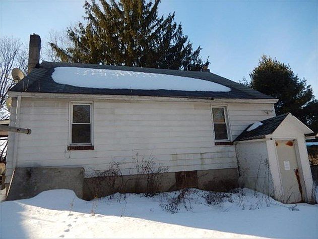 2nd image of 29 Pleasant St