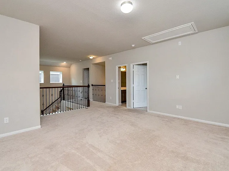 5443 Grand View Dr — Photo 12