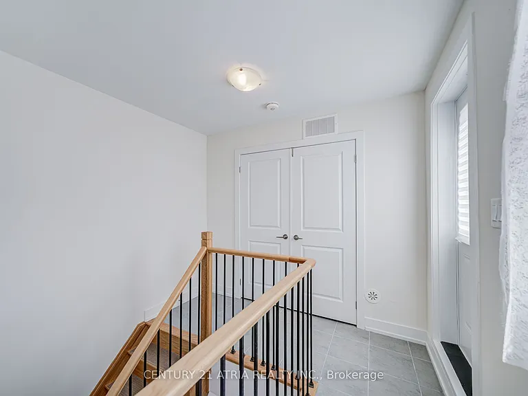 1 Bond Cres #1 — Photo 44