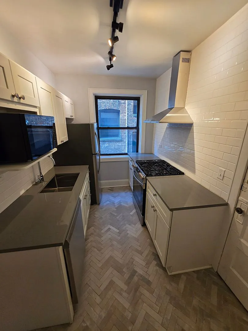 2129 — Photo 2