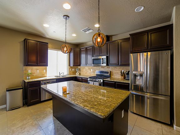 4th image of 3842 E Evergreen Avenue