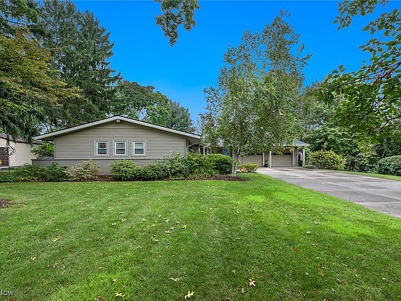2nd image of 1855 Glenmont Dr NW