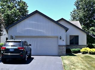 1106 Shadowridge Dr, Niles, OH 44446