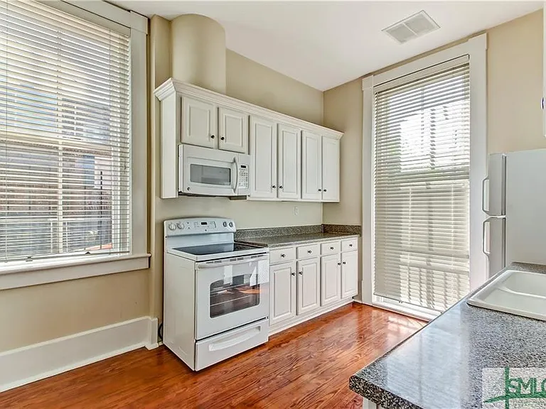 117 W Charlton St — Photo 17