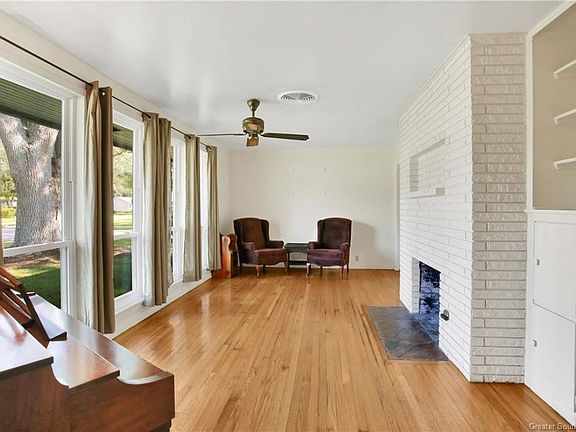 4th image of 3916 Genessee St