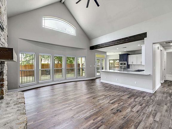 4th image of 402 Woodland Park