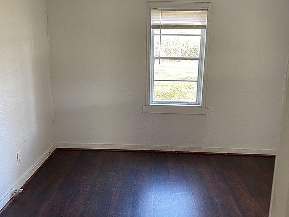 4th image of 219 University Ave