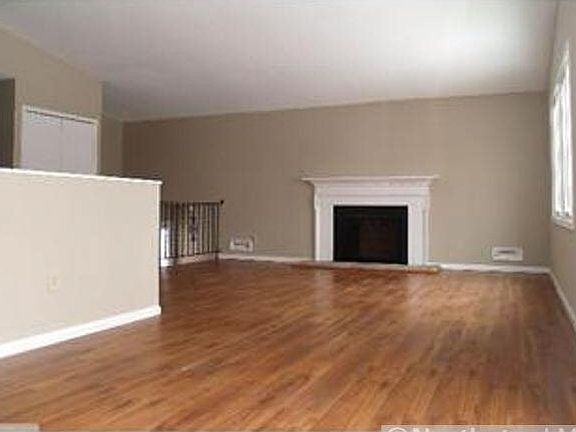 5th image of 2001 Brookdale Drive