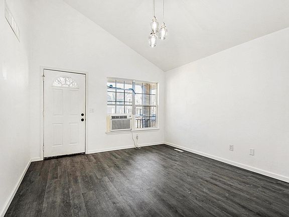 5th image of 936 W Lasalle Ave