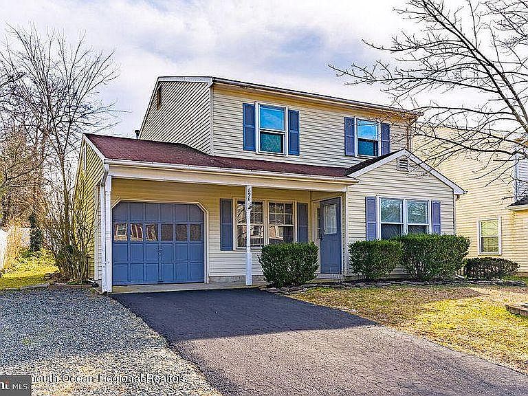 1st image of 896 Fairview Dr