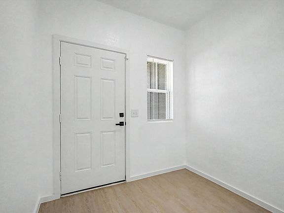 4th image of 511 Louis Ln
