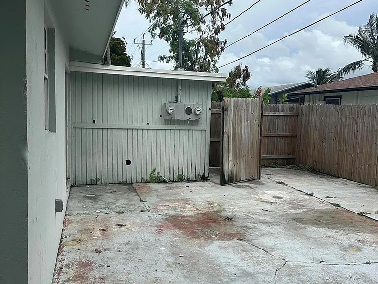 3194 Prince Dr — Photo 14