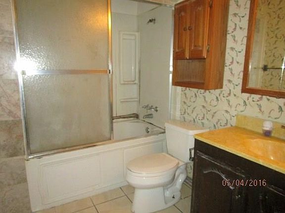 5th image of 729 Woodlawn Dr