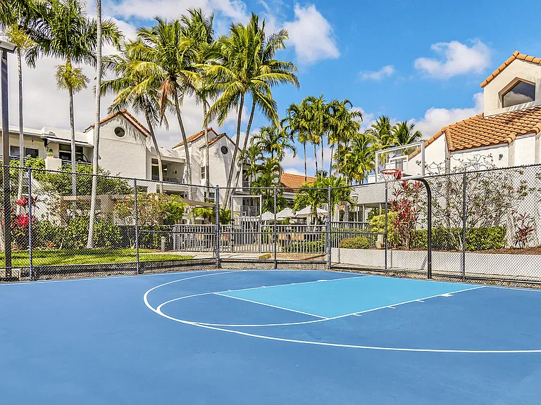 Sheridan Ocean Club Apartments — Photo 7