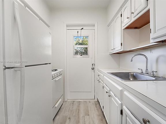 5th image of 2025 Calais Dr #6