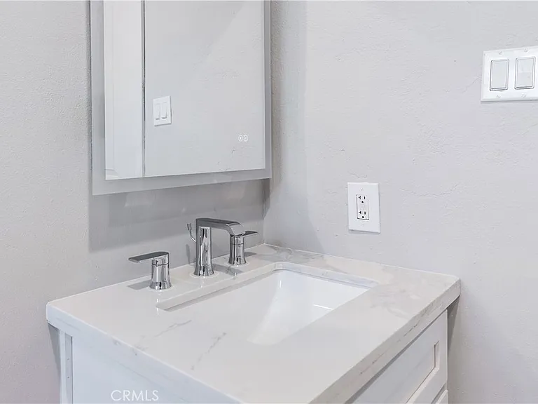 517 N Chalburn Ave — Photo 26