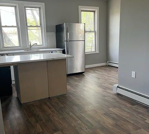 3rd image of 64.5 Jefferson Ave #2