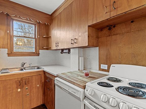 4th image of 484-486 Kelley Street