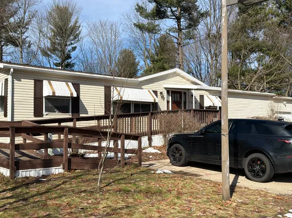 7370 Willow Wood Dr NE, Belmont, MI 49306