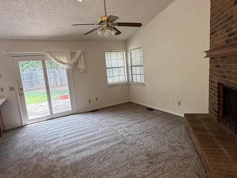1528 Simon Ave — Photo 14