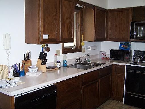 4th image of 943 N Elm St