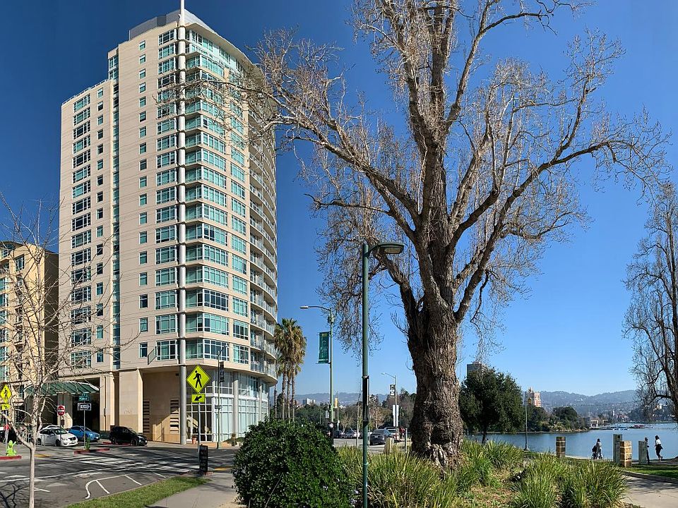 The Essex on Lake Merritt