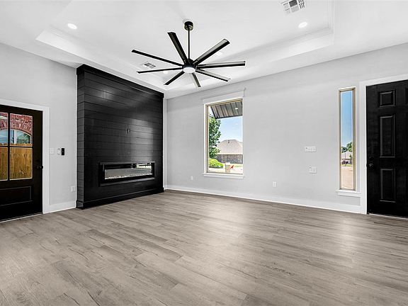 3rd image of 6913 NW Silver Creek Cir