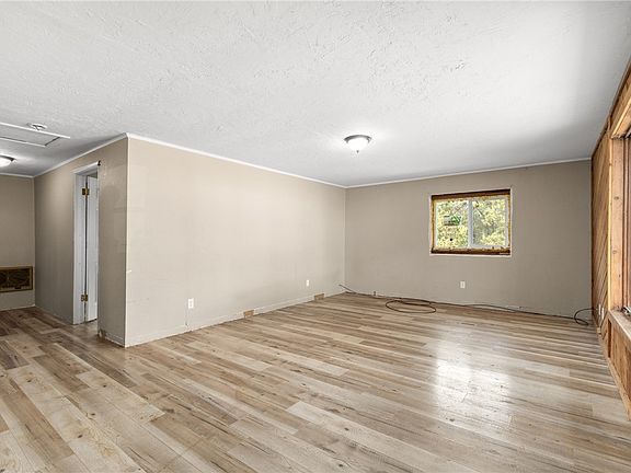 2nd image of 1744 Canary Ave