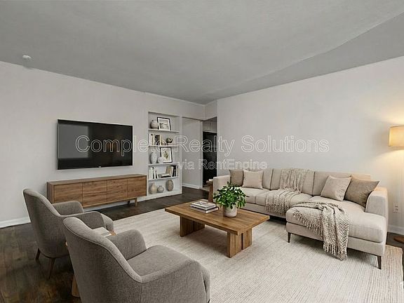 4th image of 9834 Portage Dr