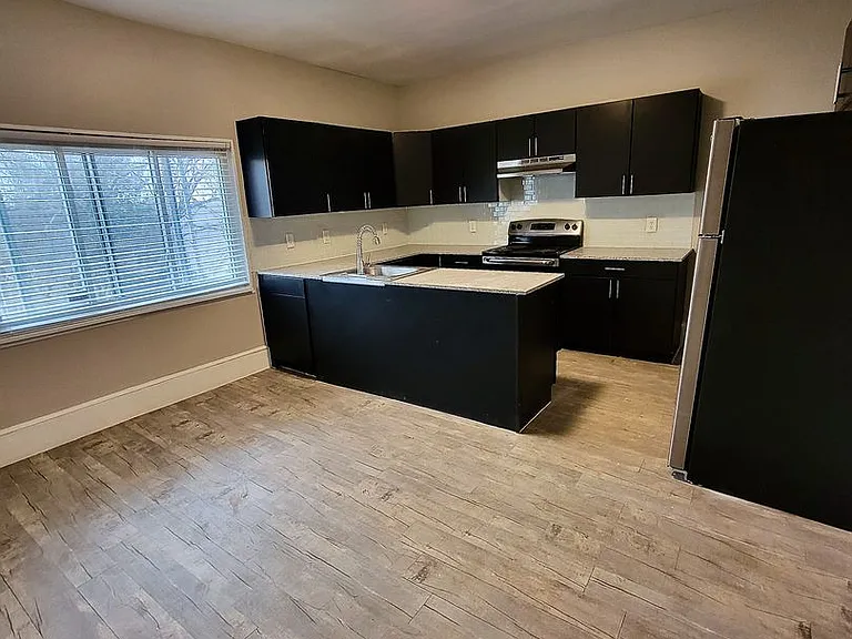 1407 Virginia Ave — Photo 2