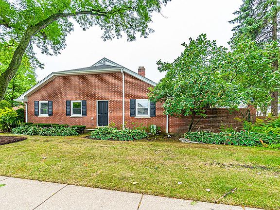4th image of 5704 Sutton Pl Unit 5704