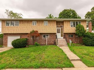 330 S 1st St, Lindenhurst, NY 11757