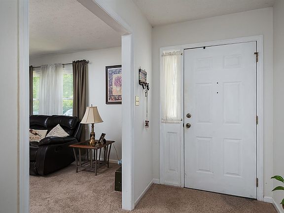3rd image of 529 Sheffield Dr