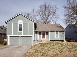 124 E Nelson Cir, Olathe, KS 66061
