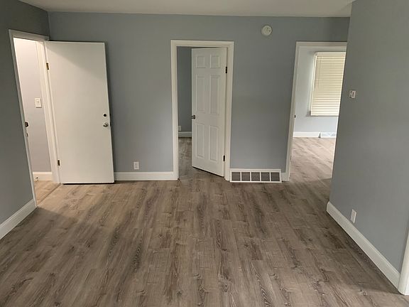 4th image of 1088 Washington Ave APT 1