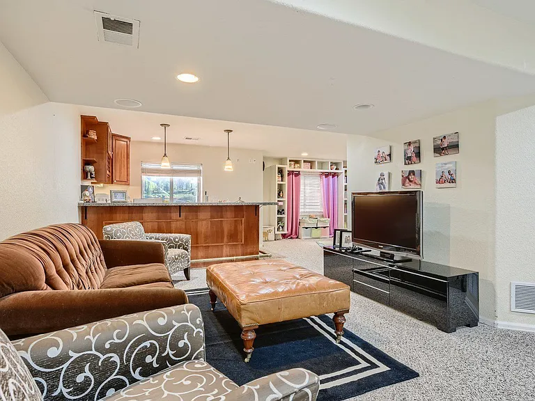 9805 Cypress Point Cir — Photo 8